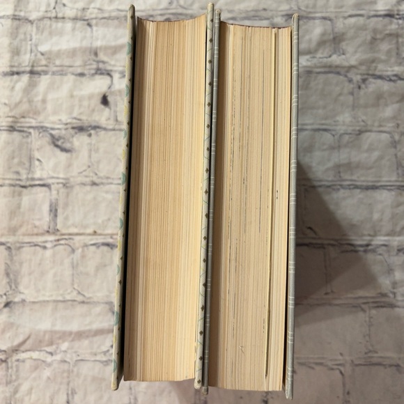 READER’S DIGEST VINTAGE (2) HARDCOVER BOOKS VOLUMES (1) & (2) - Picture 5 of 10